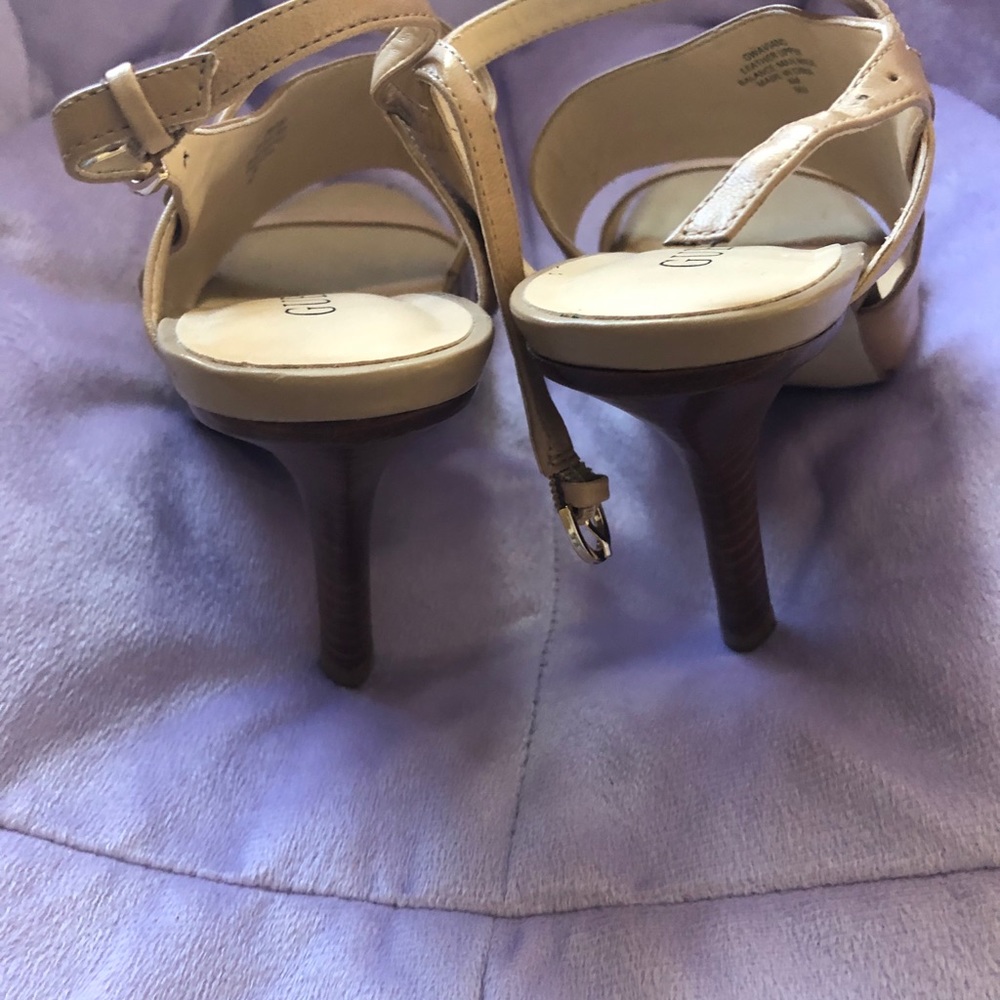 Heels - Picture 4 of 5